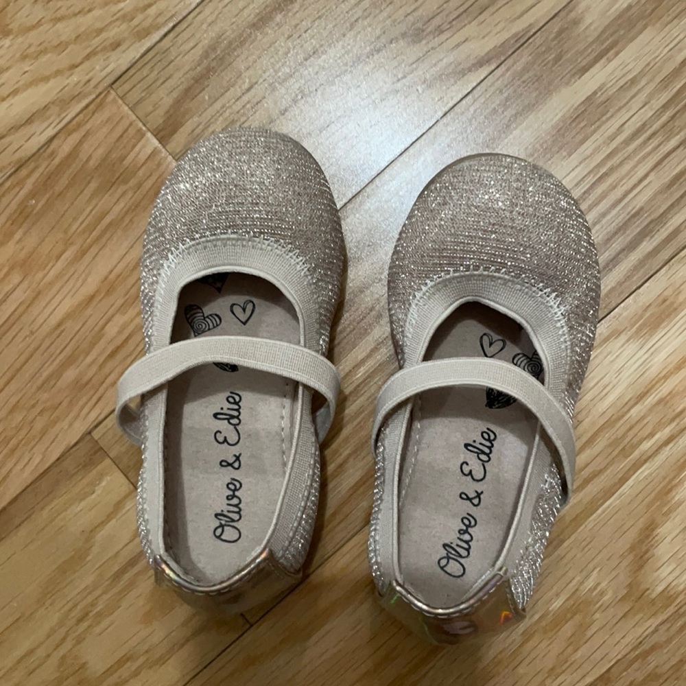 Baby ballerina flats sparkly gold size 5!